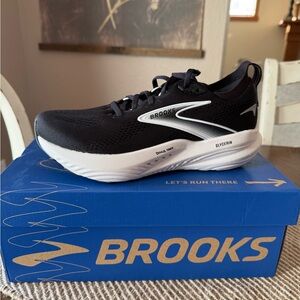 New Brooks Black and White Athletic Sneakers